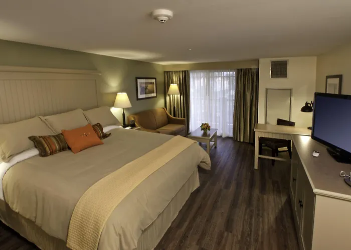 1000 Islands Harbor Hotel