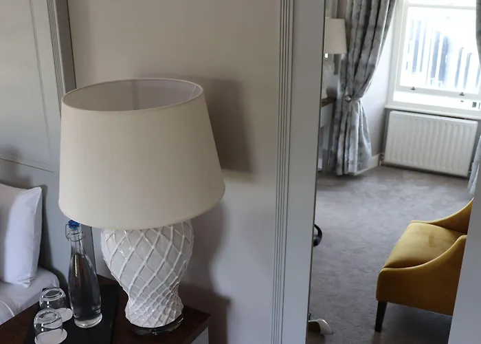 Causeway Hotel