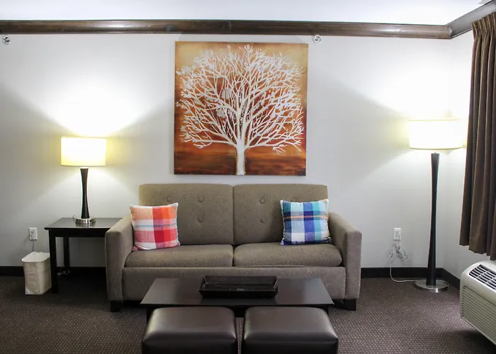 Parkwood Inn & Suites