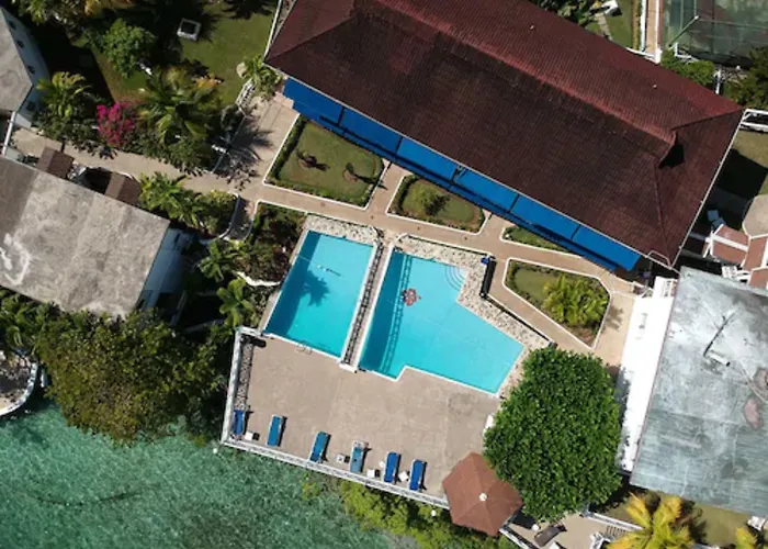 Hibiscus Lodge Hotel