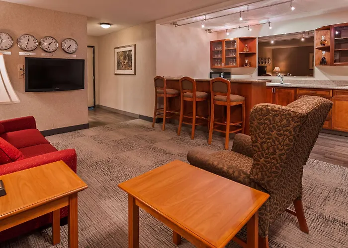 Best Western Plus Rivershore Hotel