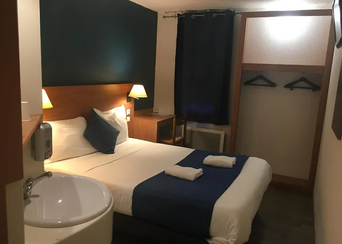 Glisy Hotel
