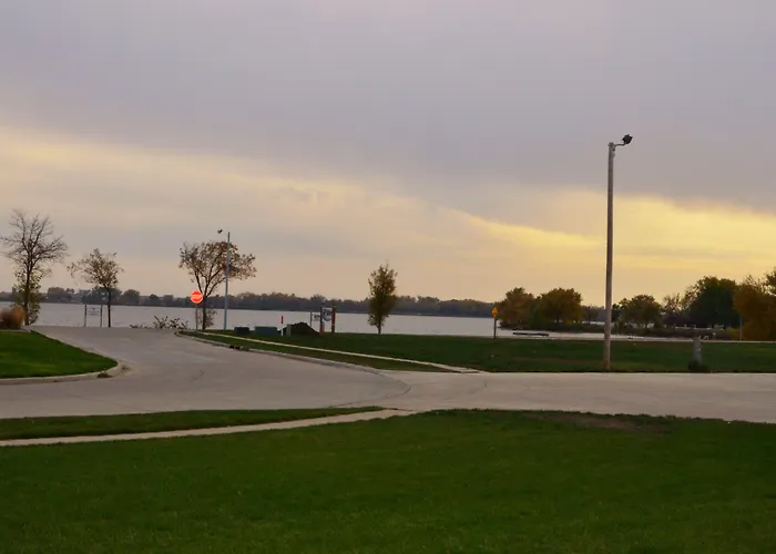 Cobblestone Inn & Suites - Lake View
