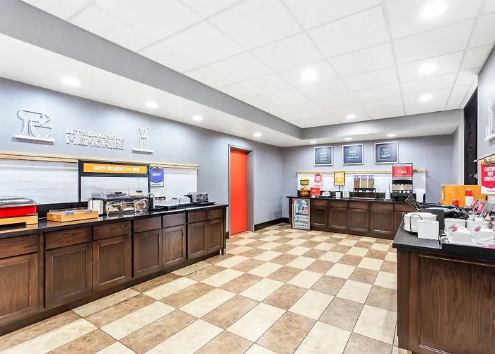 Hampton Inn Dekalb - Near The University