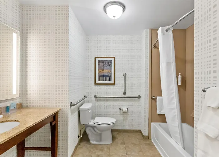 Hampton Inn Dekalb - Near The University