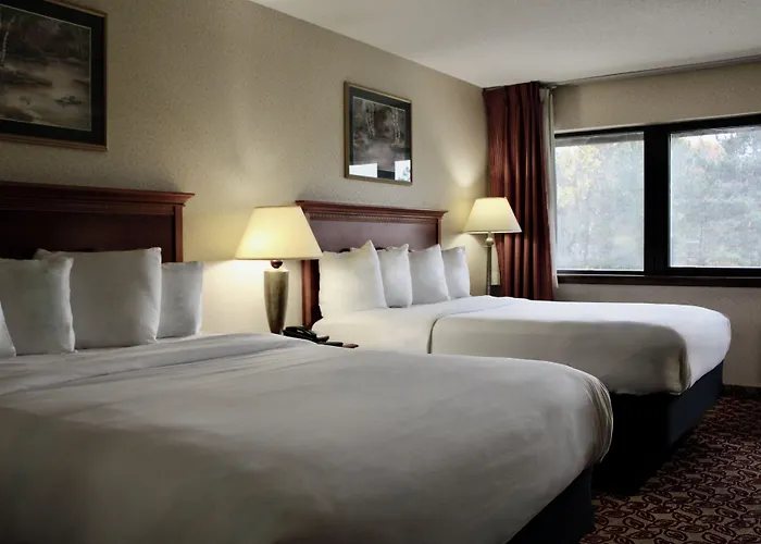 Carlton Lodge Hotel And Suites