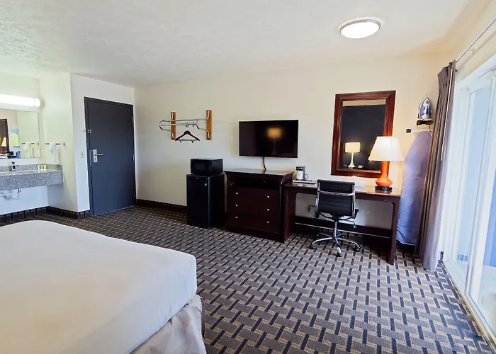 Silverstone Inn North Spokane