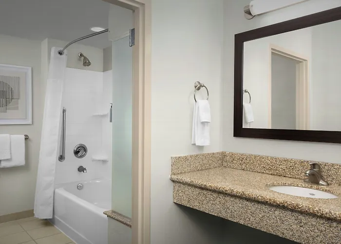 Courtyard By Marriott Salisbury