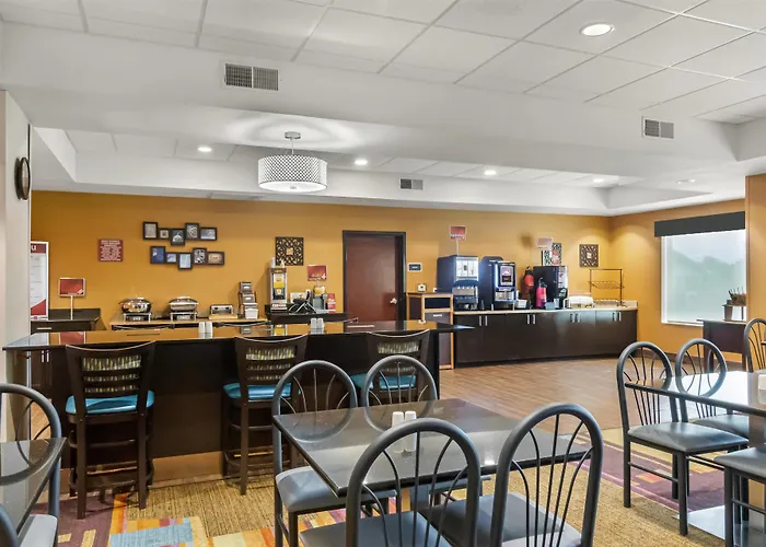 Best Western Plus Hiawatha Hotel