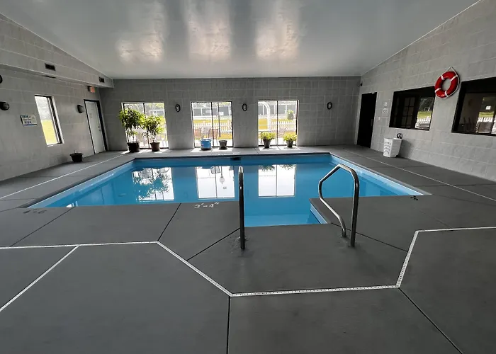 Sky Lodge Inn & Suites - Delavan