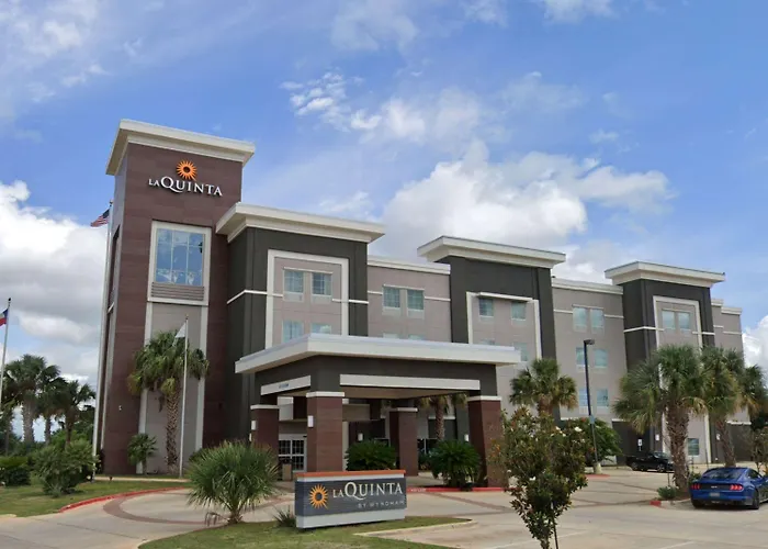 La Quinta By Wyndham Pearsall