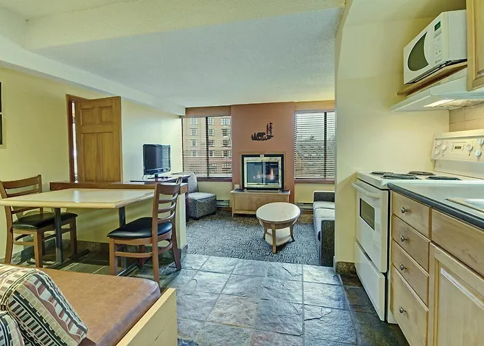 Mountain Side Hotel Whistler By Executive