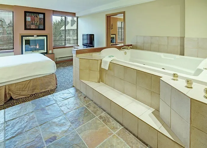 Mountain Side Hotel Whistler By Executive