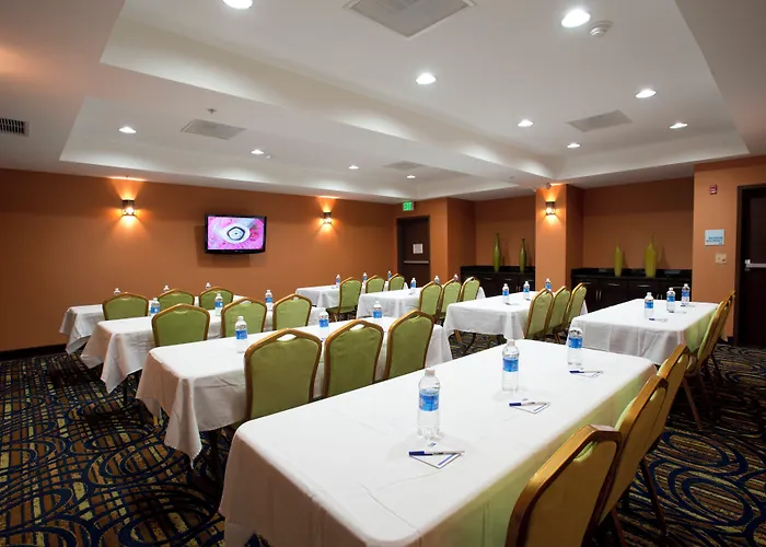 Holiday Inn Express & Suites Morrilton By Ihg