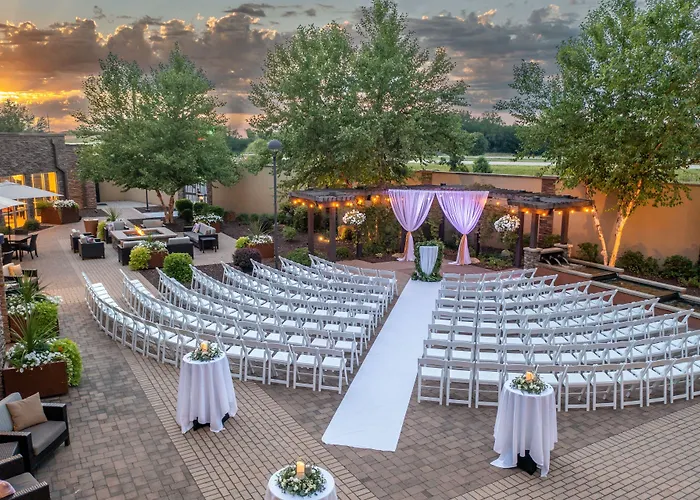 Courtyard Mankato Hotel & Event Center