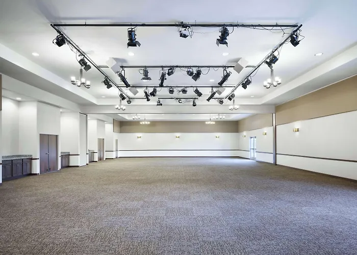 Best Western Plus Green Mill Village Hotel & Suites
