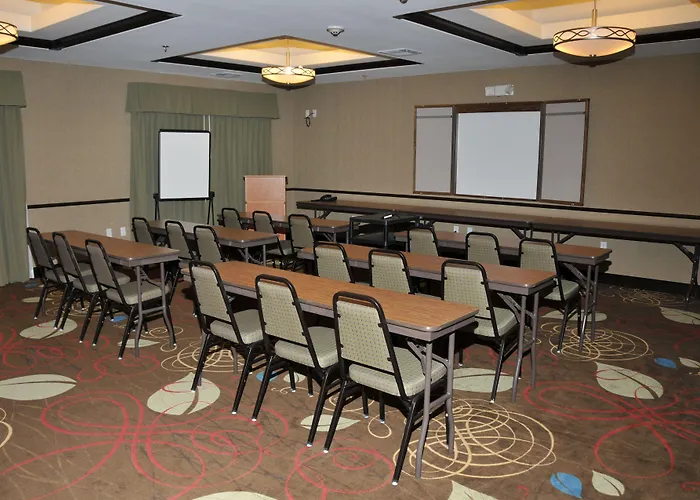 Holiday Inn Express & Suites Clinton By Ihg