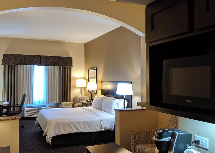 Holiday Inn Express & Suites Clinton By Ihg