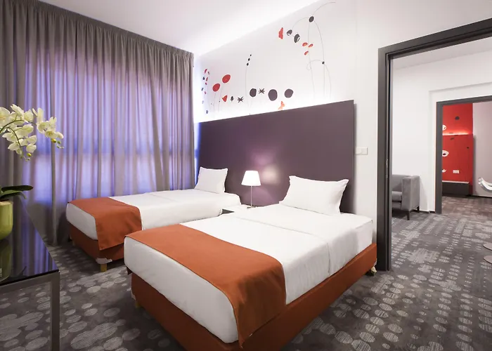 35 Rooms