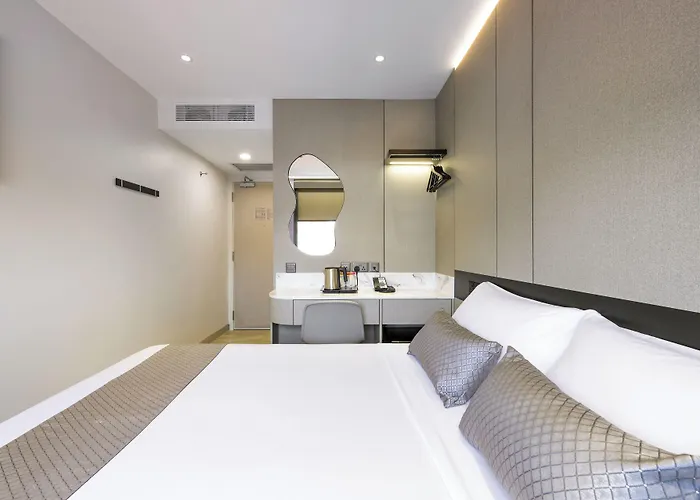 Hotel 81 Palace - NEWLY RENOVATED