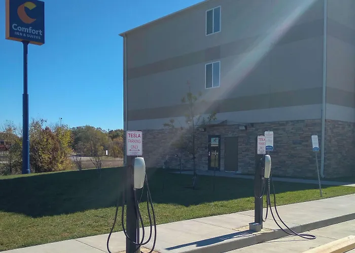 Comfort Inn & Suites Near Bethel College