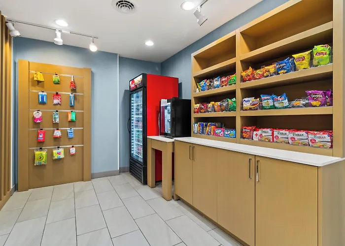 Holiday Inn Express & Suites Fairmont By Ihg