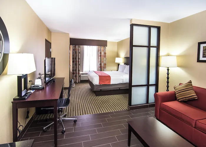 Holiday Inn Express & Suites Elkton - University Area By Ihg