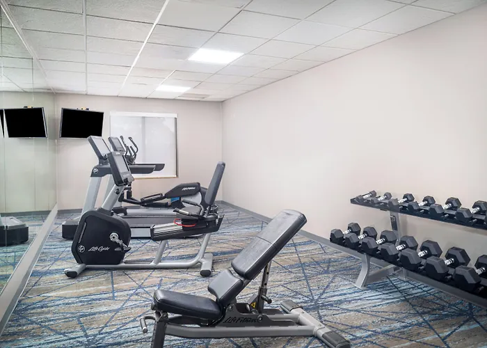 Holiday Inn Express Pratt By Ihg