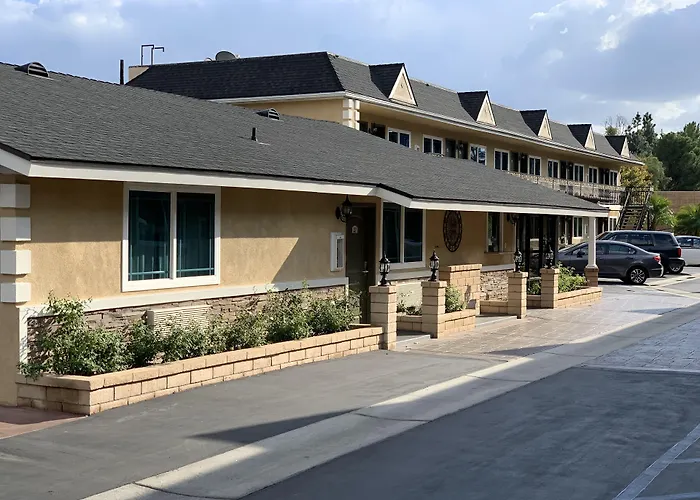 Walnut Inn & Suites West Covina