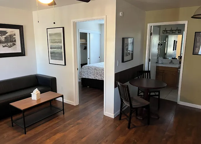 Bide-A-Wee Inn And Cottages