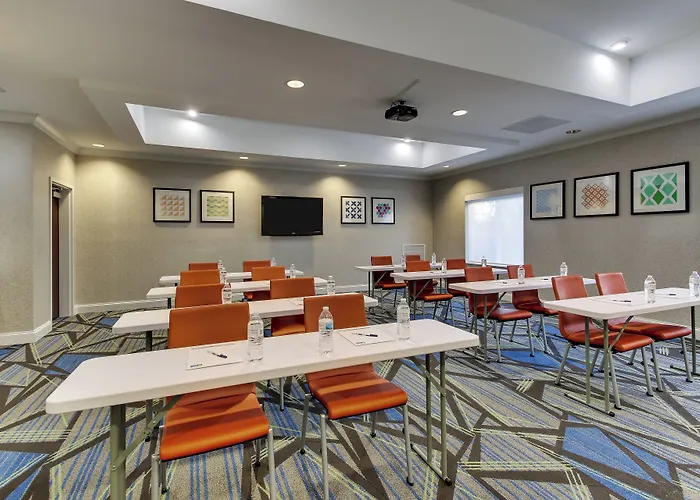 Holiday Inn Express & Suites Columbus - Ft Benning Maingate By Ihg