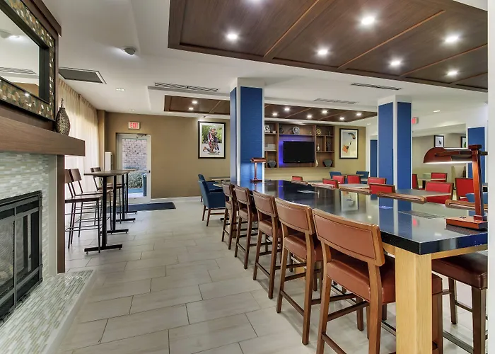 Holiday Inn Express & Suites Columbus - Ft Benning Maingate By Ihg