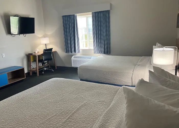 Days Inn & Suites By Wyndham Columbus Ne