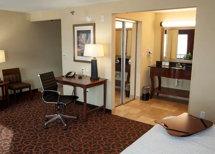 Hampton Inn & Suites Watertown
