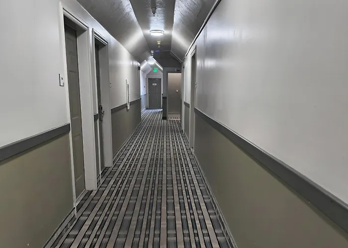 Ameri-Stay Inn & Suites