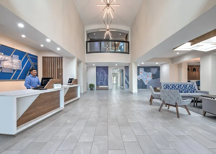 Holiday Inn Express Hotel & Suites Dallas West By Ihg