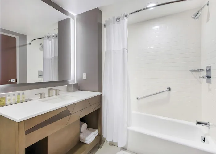 Doubletree By Hilton Raleigh-Cary