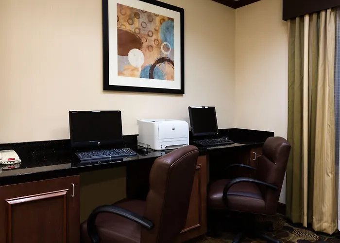 Holiday Inn Express & Suites Moultrie By Ihg