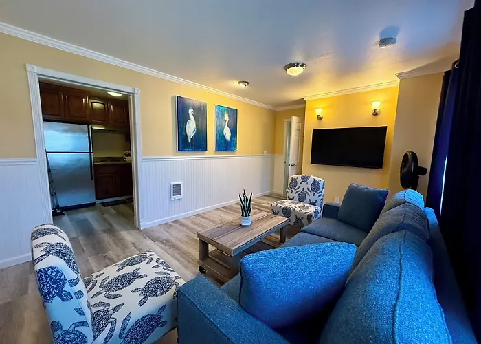Monterey Bay Lodge