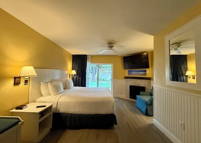 Monterey Bay Lodge