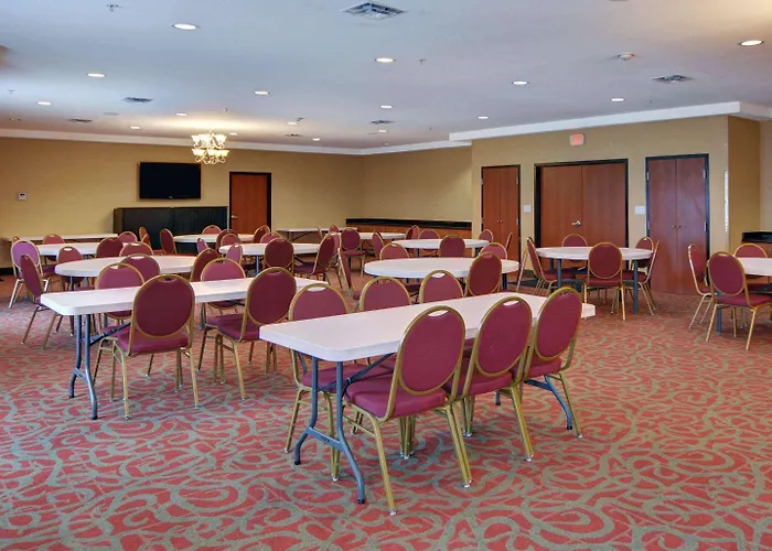 Quality Suites Near Cedar Creek Lake