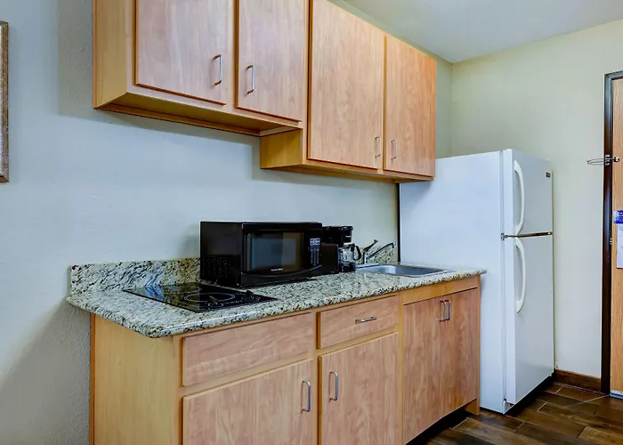 Studio 6 Lenexa - Overland Park