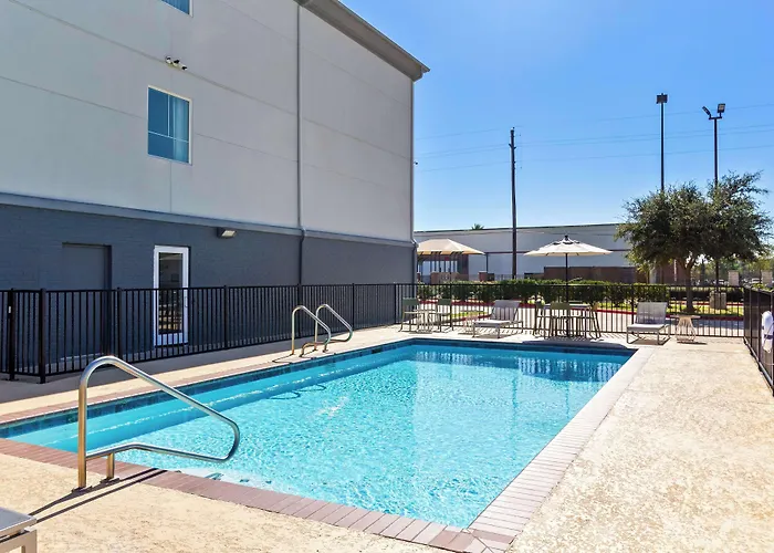 Spark By Hilton Pearland