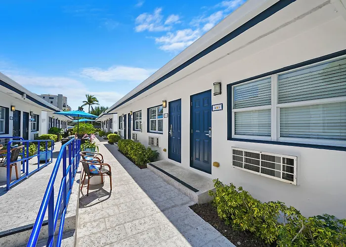 Hollywood Beach Suites And Hotel