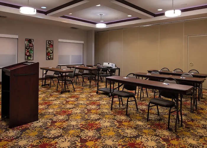 Holiday Inn Express & Suites Pittsburg By Ihg