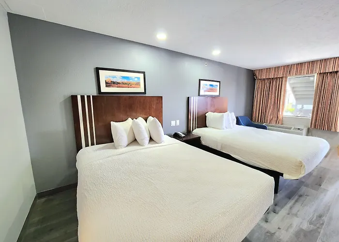 Days Inn & Suites By Wyndham Winnie