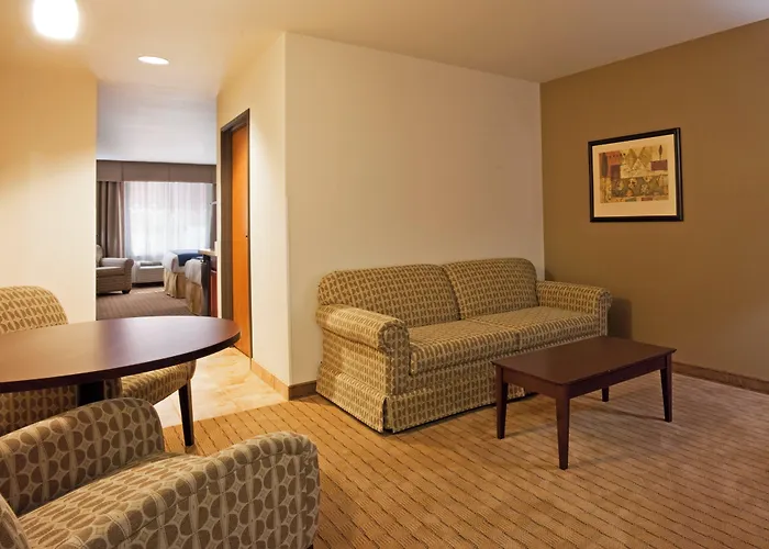 Holiday Inn Express Hotel & Suites Antigo By Ihg