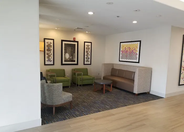 Holiday Inn Express & Suites Dinuba West By Ihg