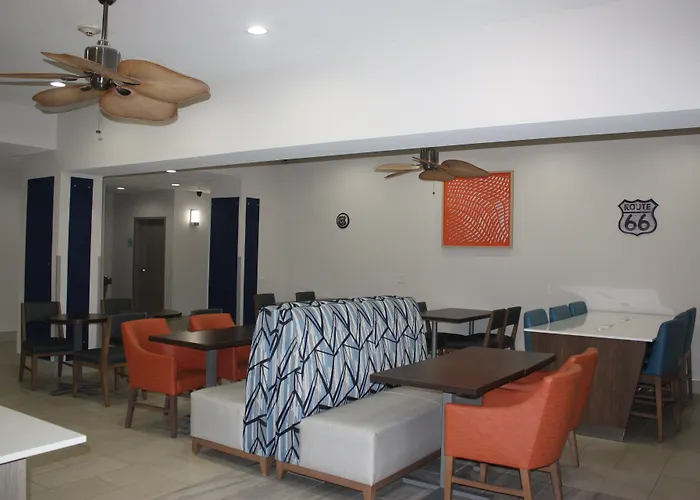 Holiday Inn Express Hotel & Suites Shamrock North By Ihg