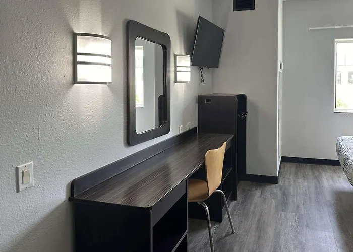 Motel 6-Mission, Tx